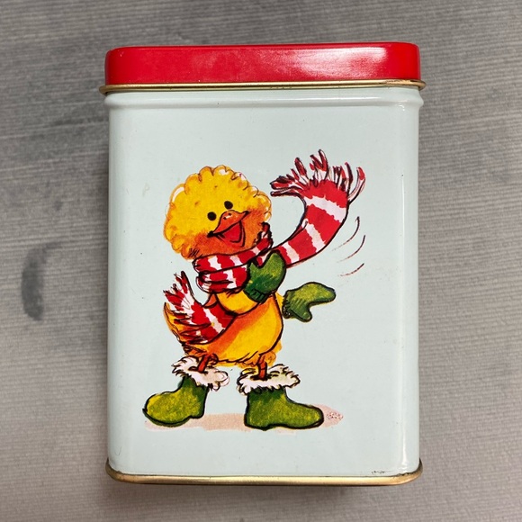 Vintage metal Suzy’s Zoo 1979 Christmas tin and JSNY tray - Picture 13 of 17